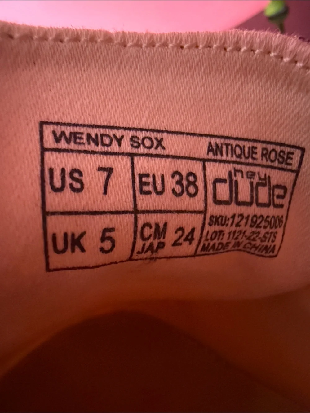 Hey Dude Antique Rose Wendy Sox wendy provides