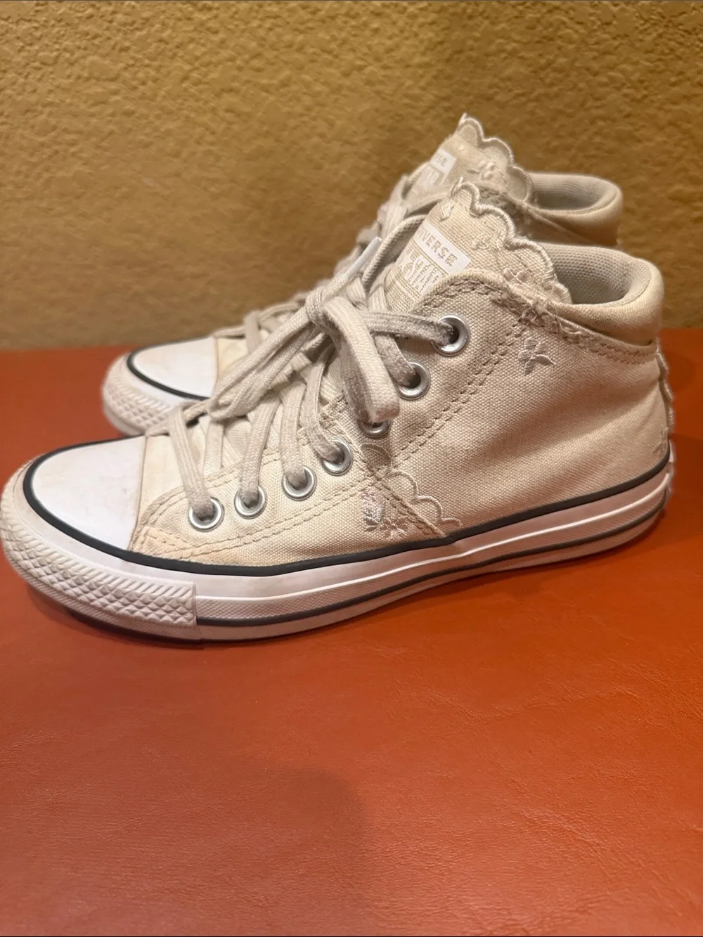 Converse cream high