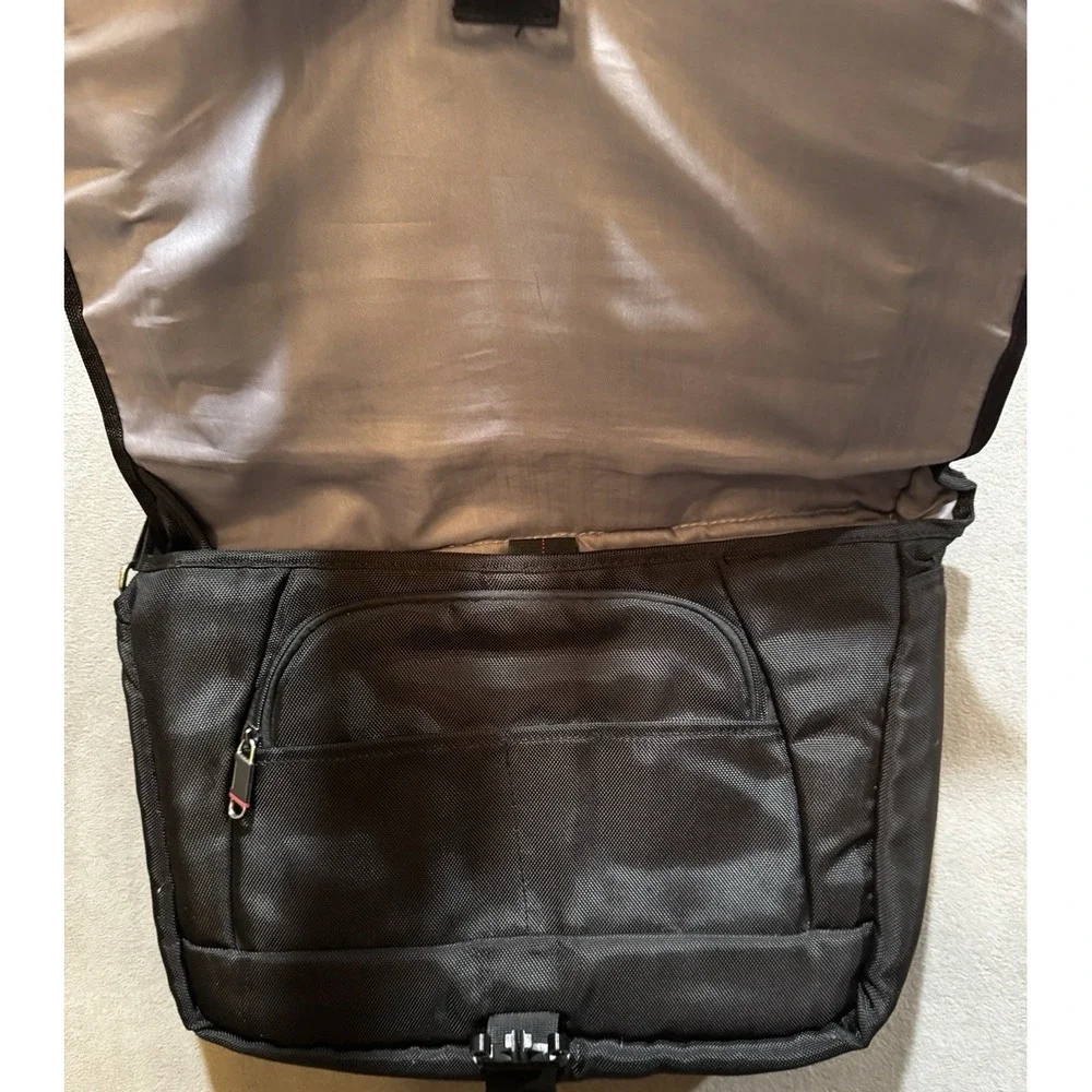 Samsonite Black Ballistic Nylon Messenger Laptop Bag‎ Tablet Travel Case