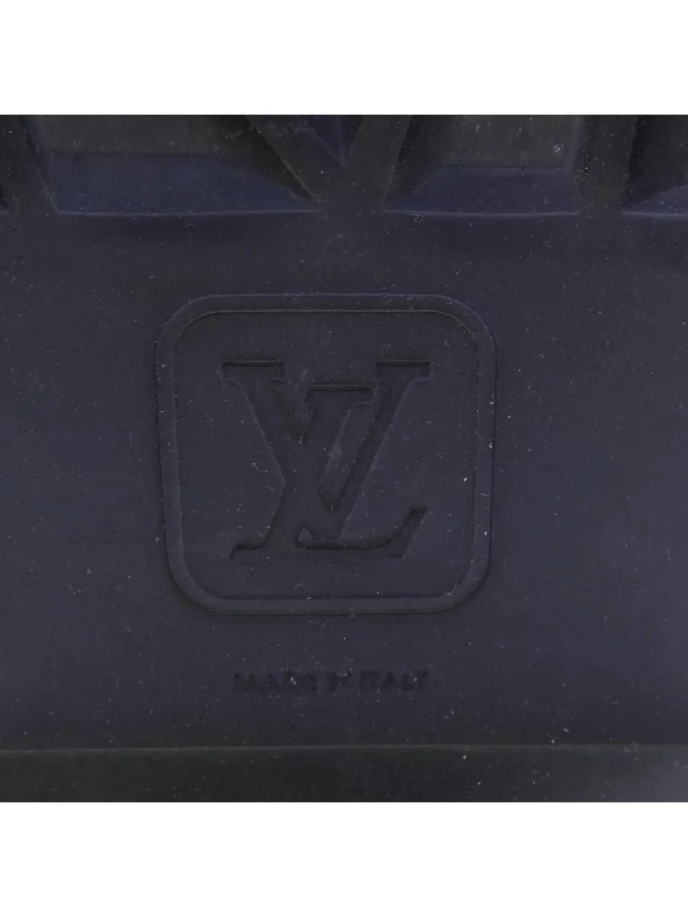 Louis Vuitton charts 41