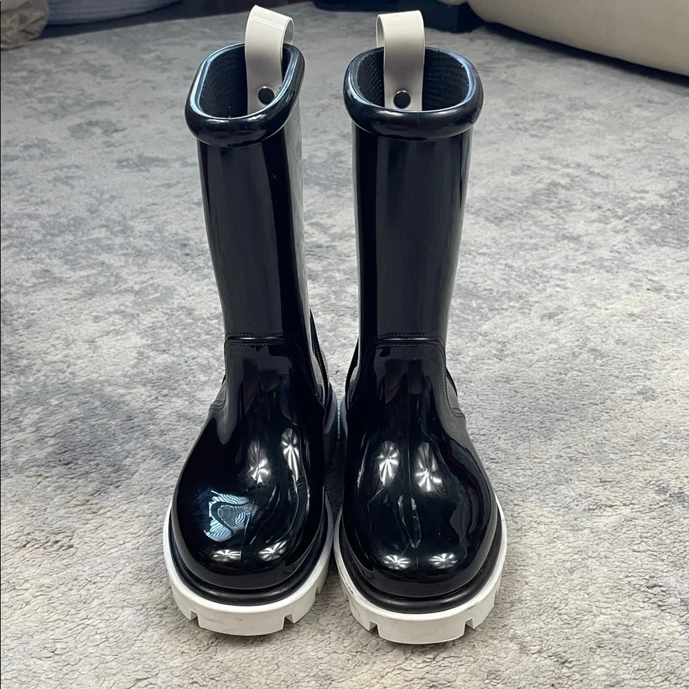 Christian Louboutin bring some