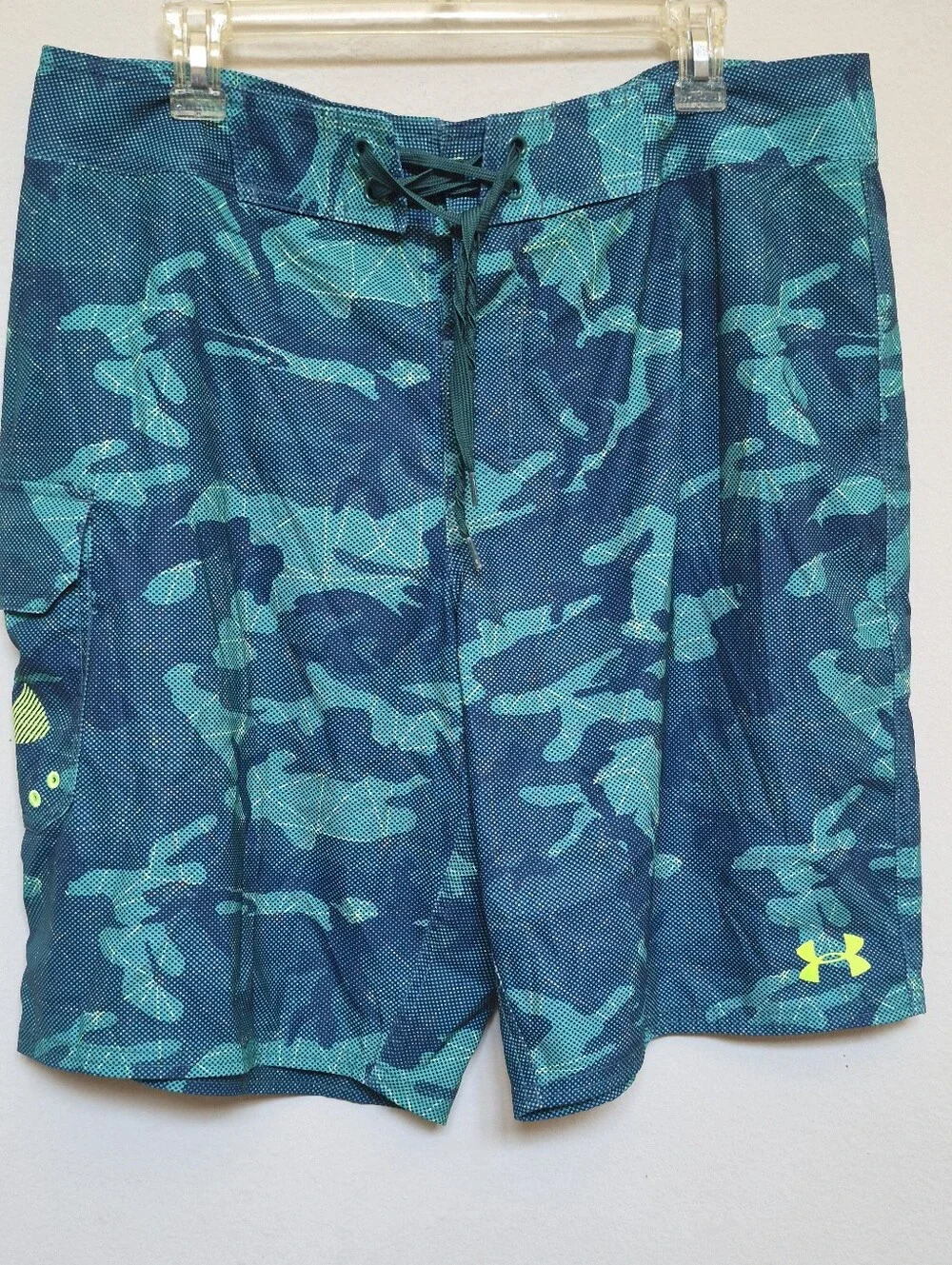 Under Armour Men’s Teal Camo Swim Trunks Size 36