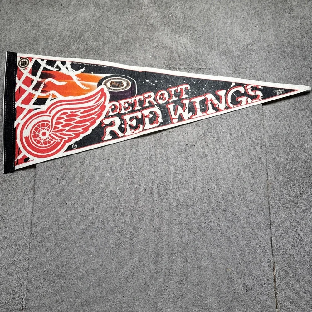 Detroit Red Wings NHL Pennant‎ WinCraft Vintage Style Hockey Wall Decor