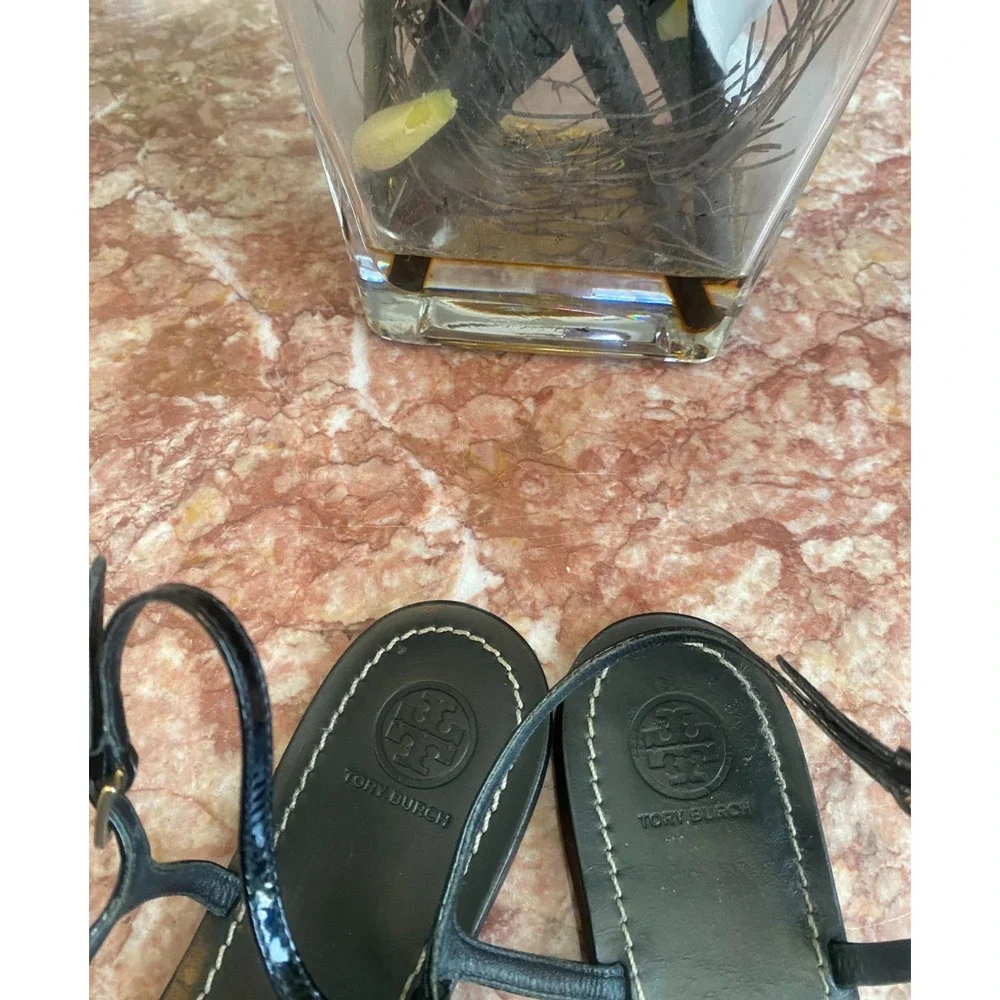 Tory Burch Melinda Black Leather Gold Logo Medallion Thong Sandal 9.5M EUC, $295