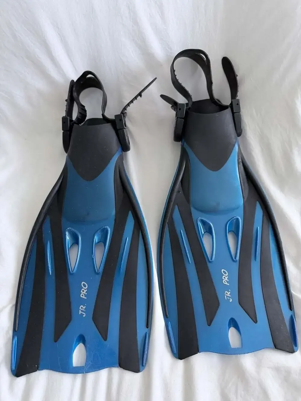 U.S. Divers view photos