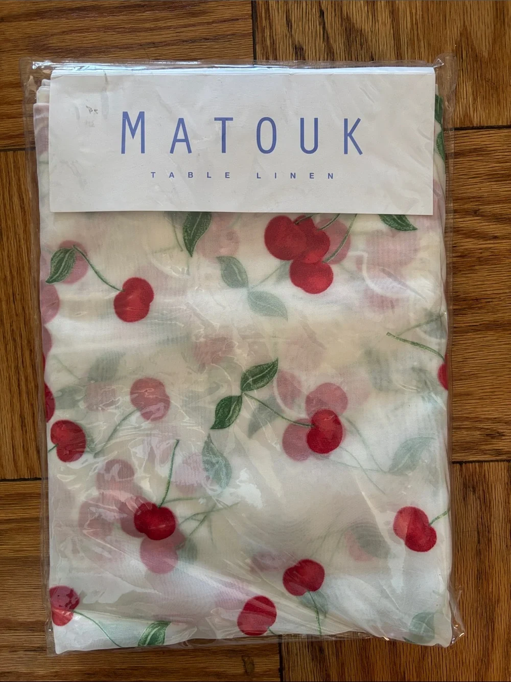✨NIB✨Matouk White Sheer Round Table Linen with Red Cherry Motif