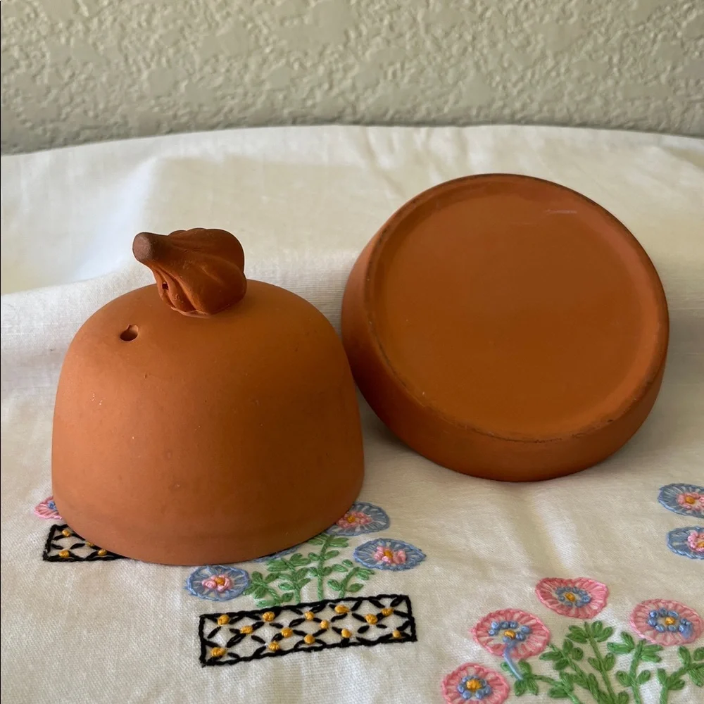 Vintage terracotta garlic