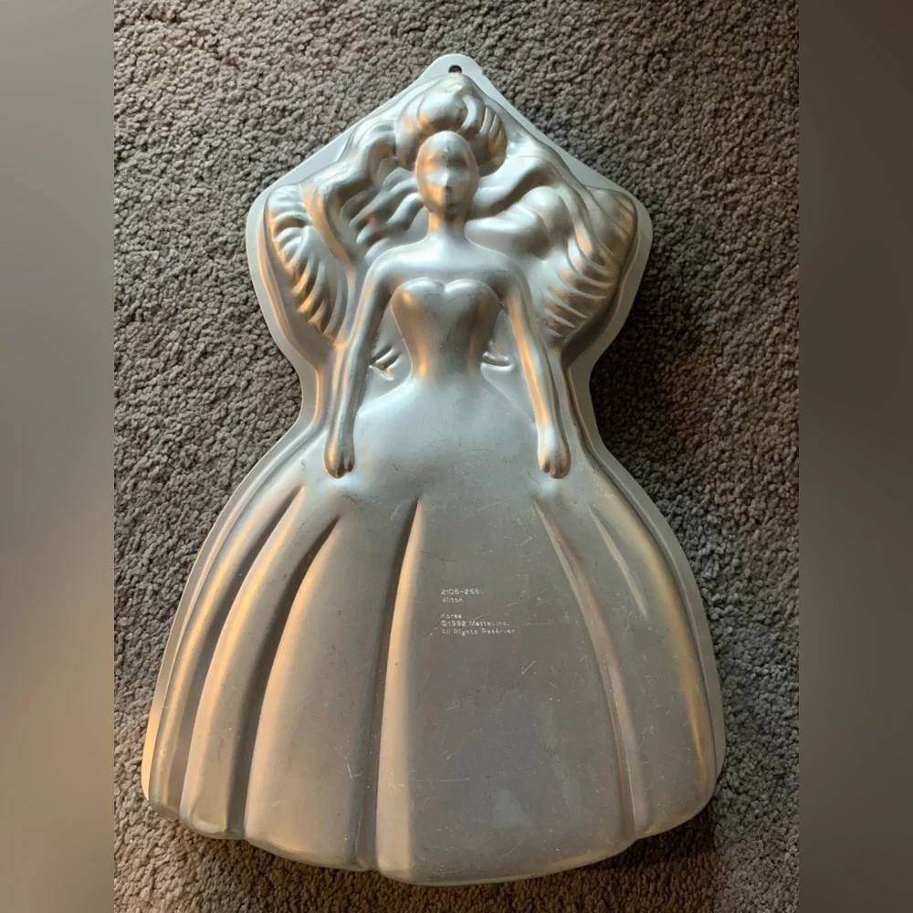 BARBIE CAKE PAN. Wilton Vintage cake pan. Good used condition.