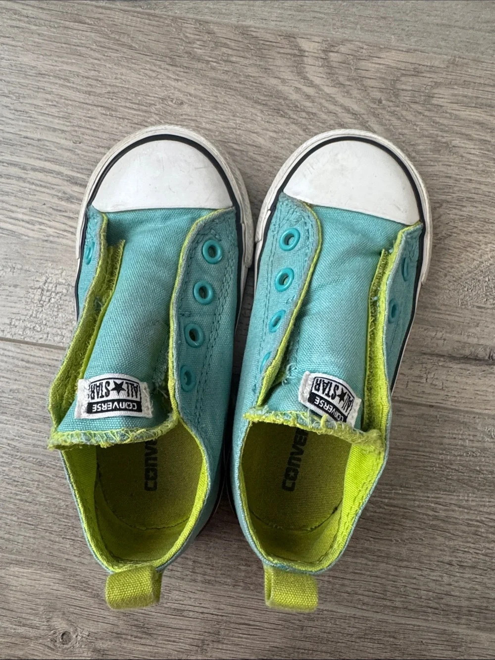 Converse no tie