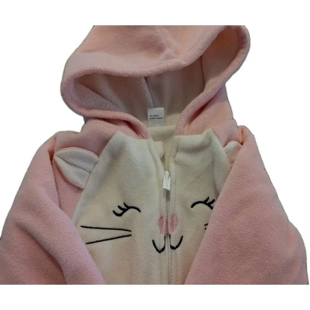 Baby girl OLD NAVY pink fleece one-piece hoodi. Pajama size 18-24 month.