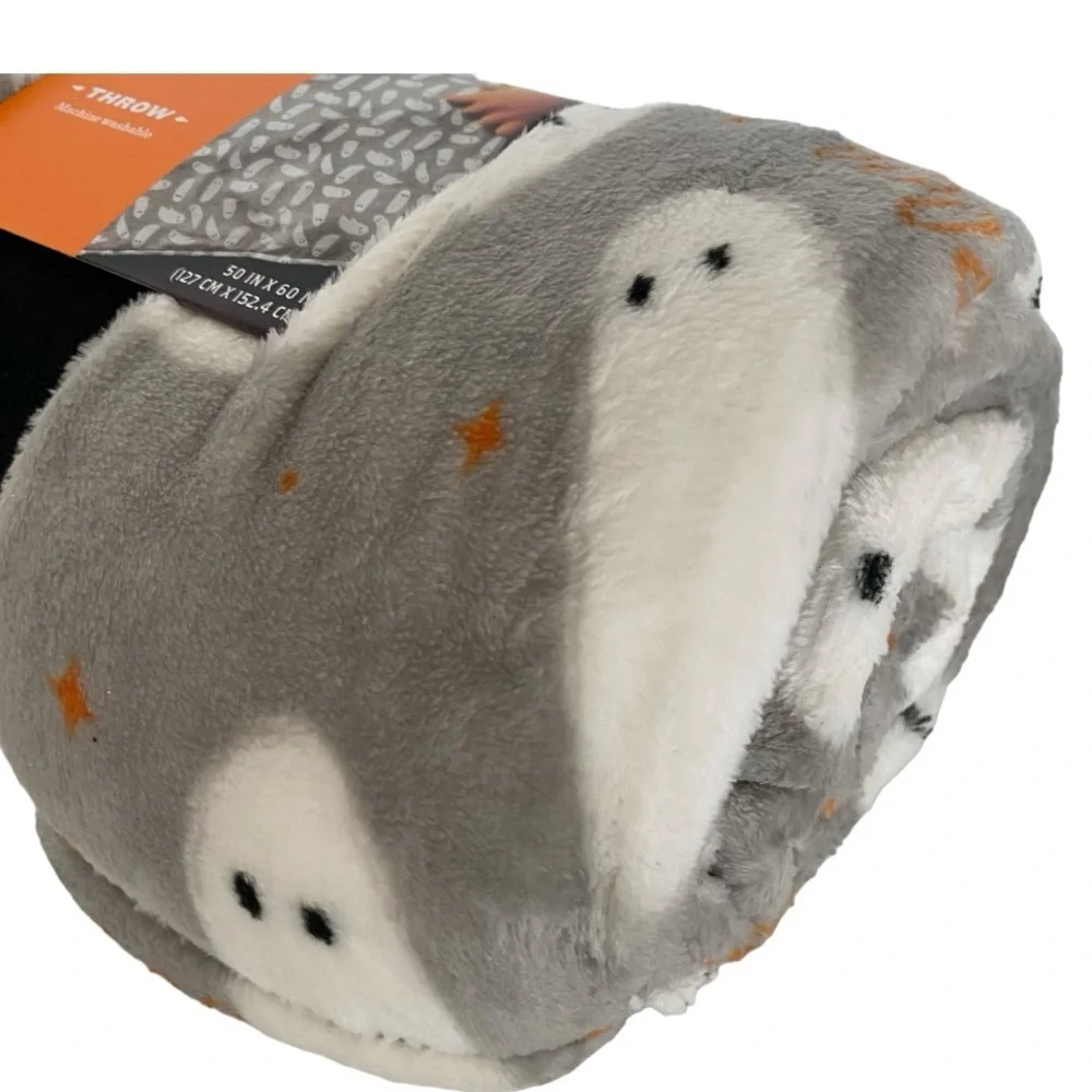 Ghost Halloween Throw Blanket - Hyde and Eek