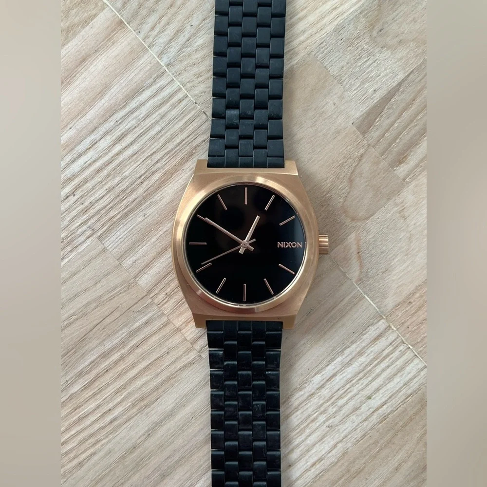 Nixon brand model