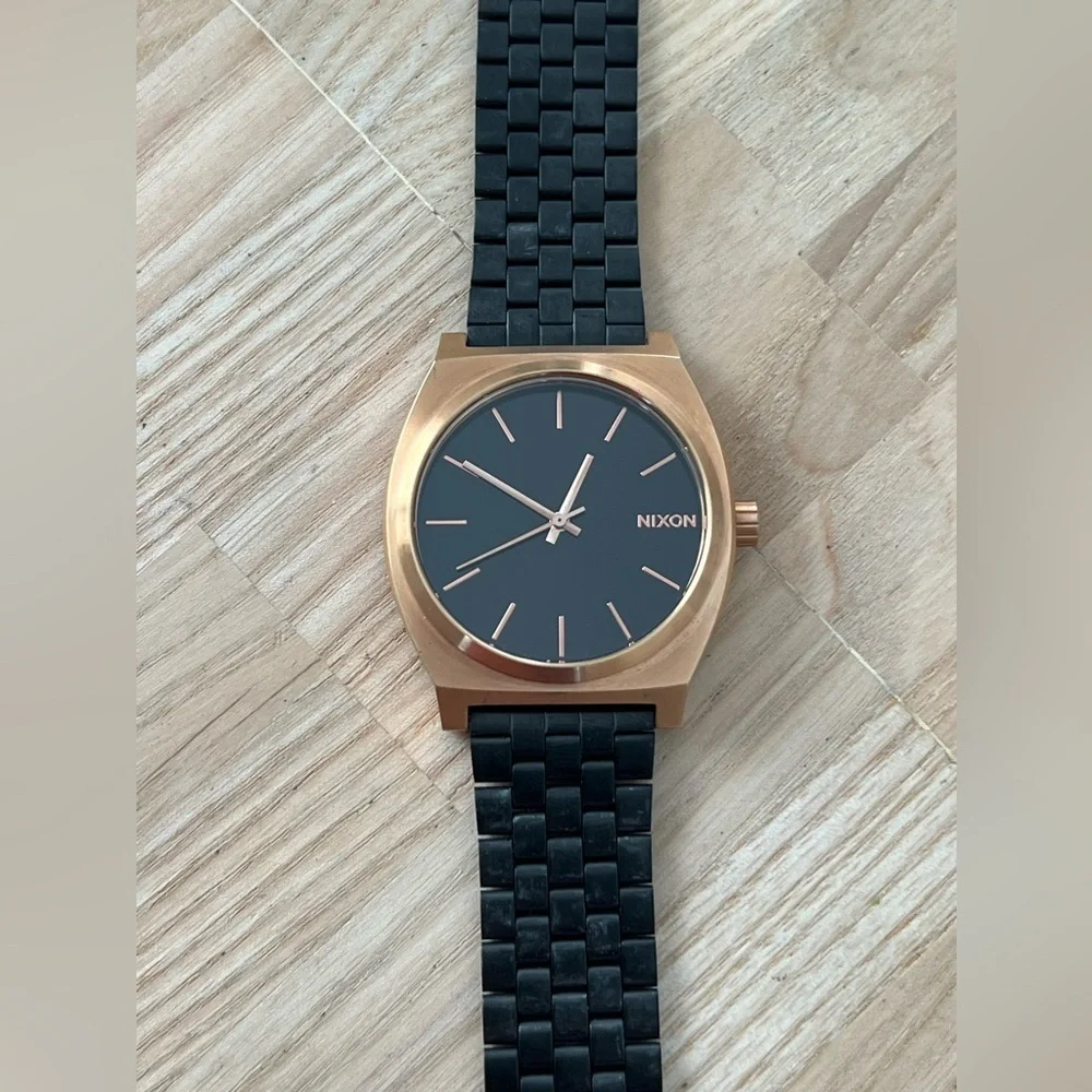 Nixon brand model