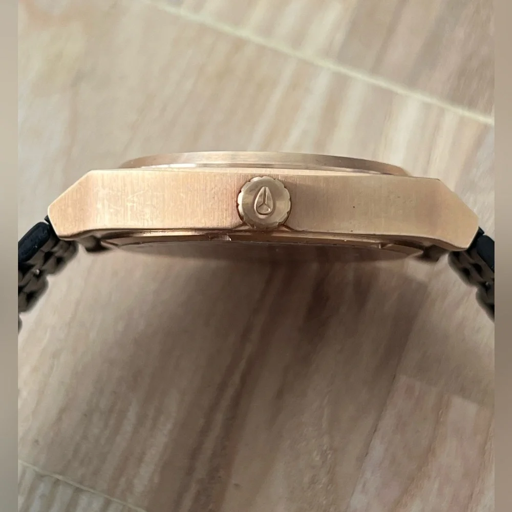 Nixon brand model