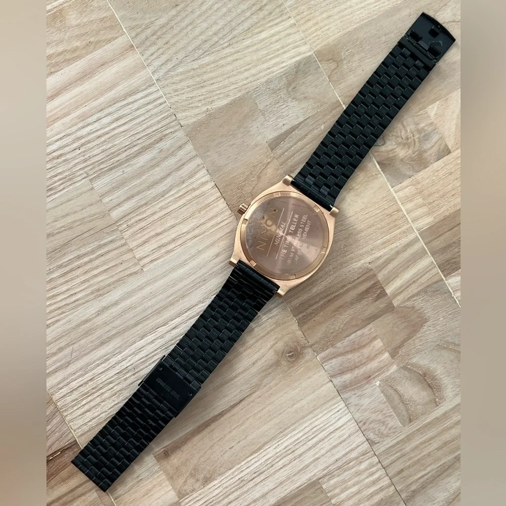 Nixon brand model
