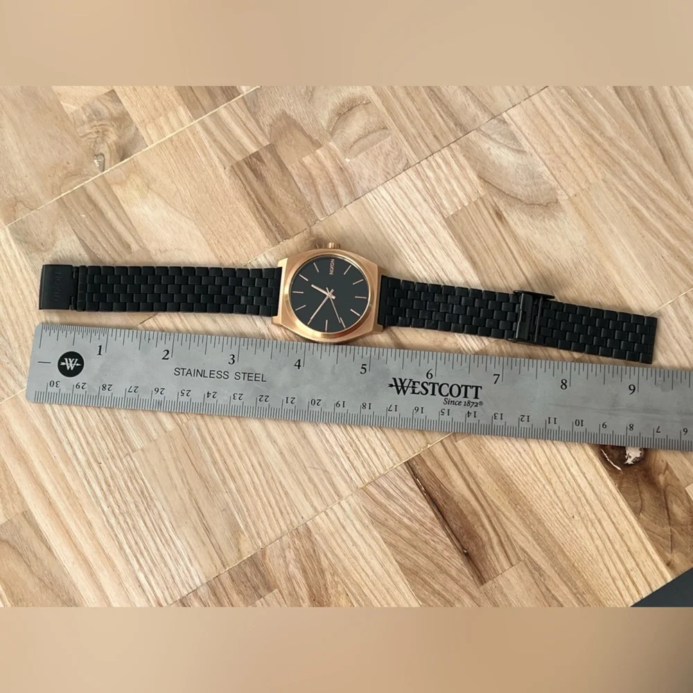 Nixon brand model