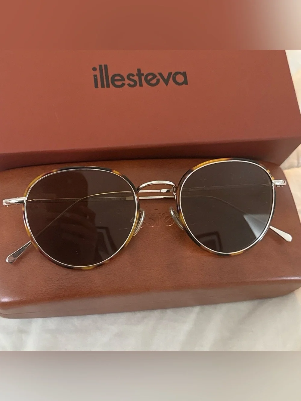 Illesteva very good