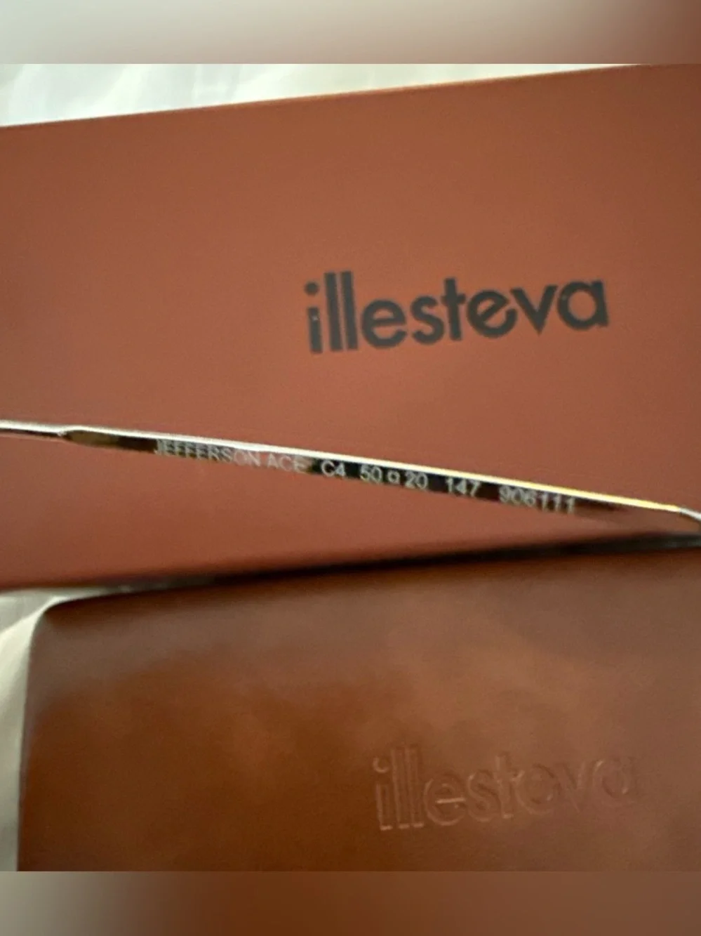 Illesteva very good