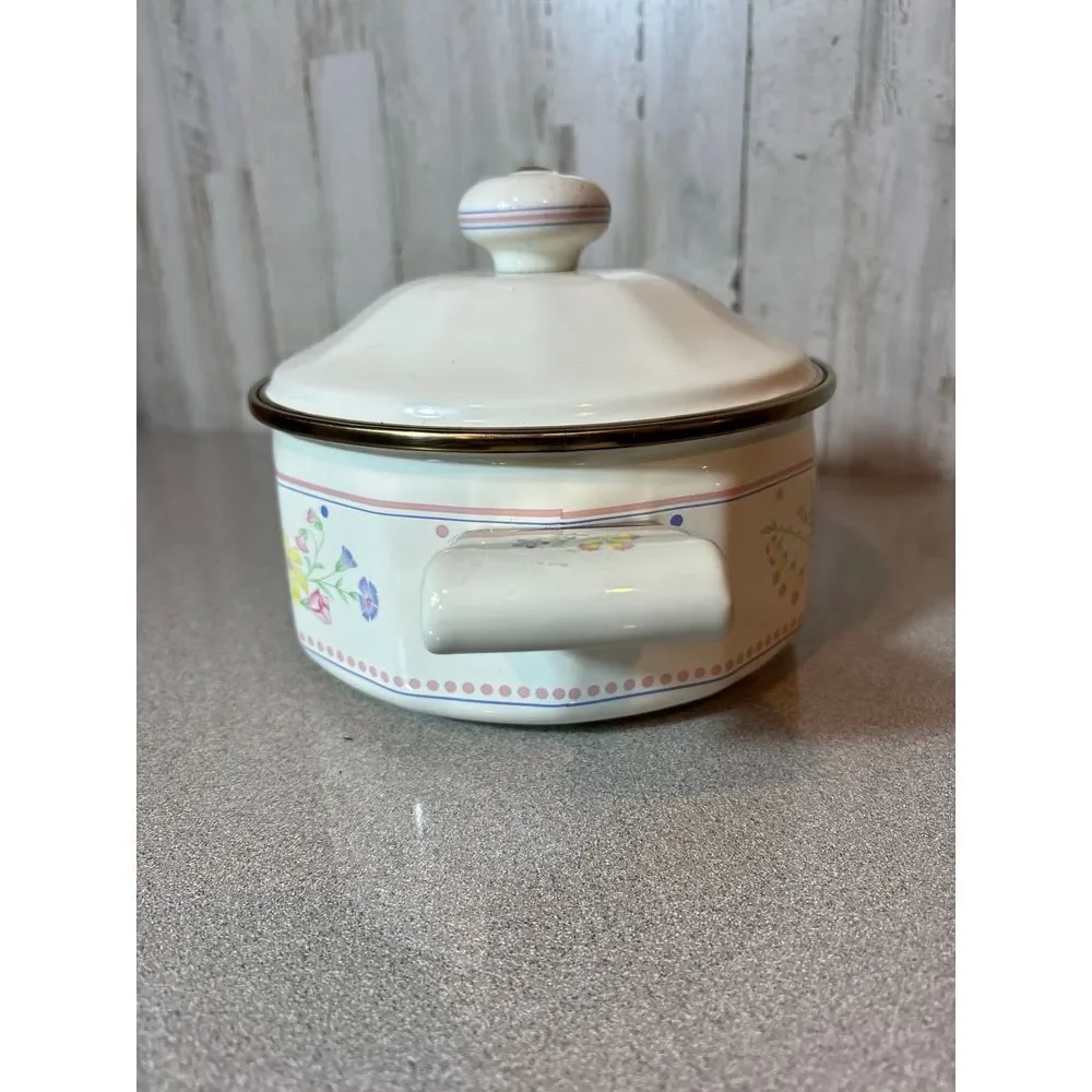 Victorian Flowers  1.5‎ Quart Metal Covered Saucepan with lid