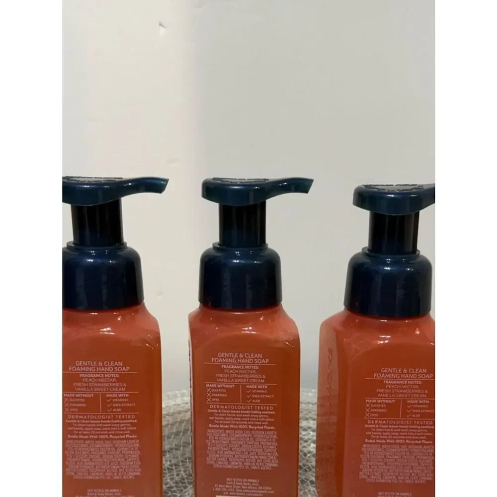 Bath & Body Works bbw strawberry
