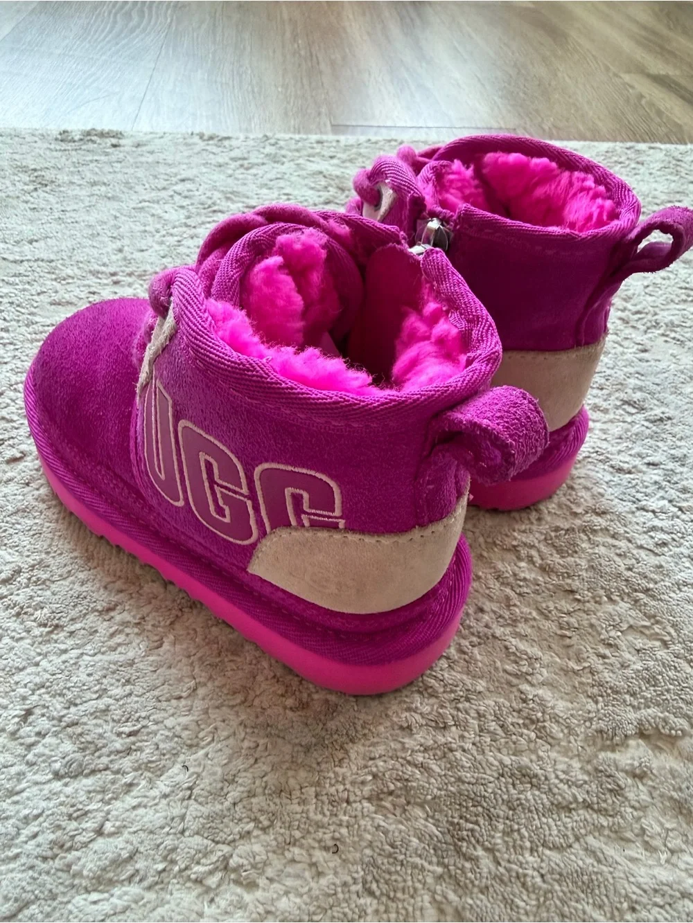 UGG authentic kid