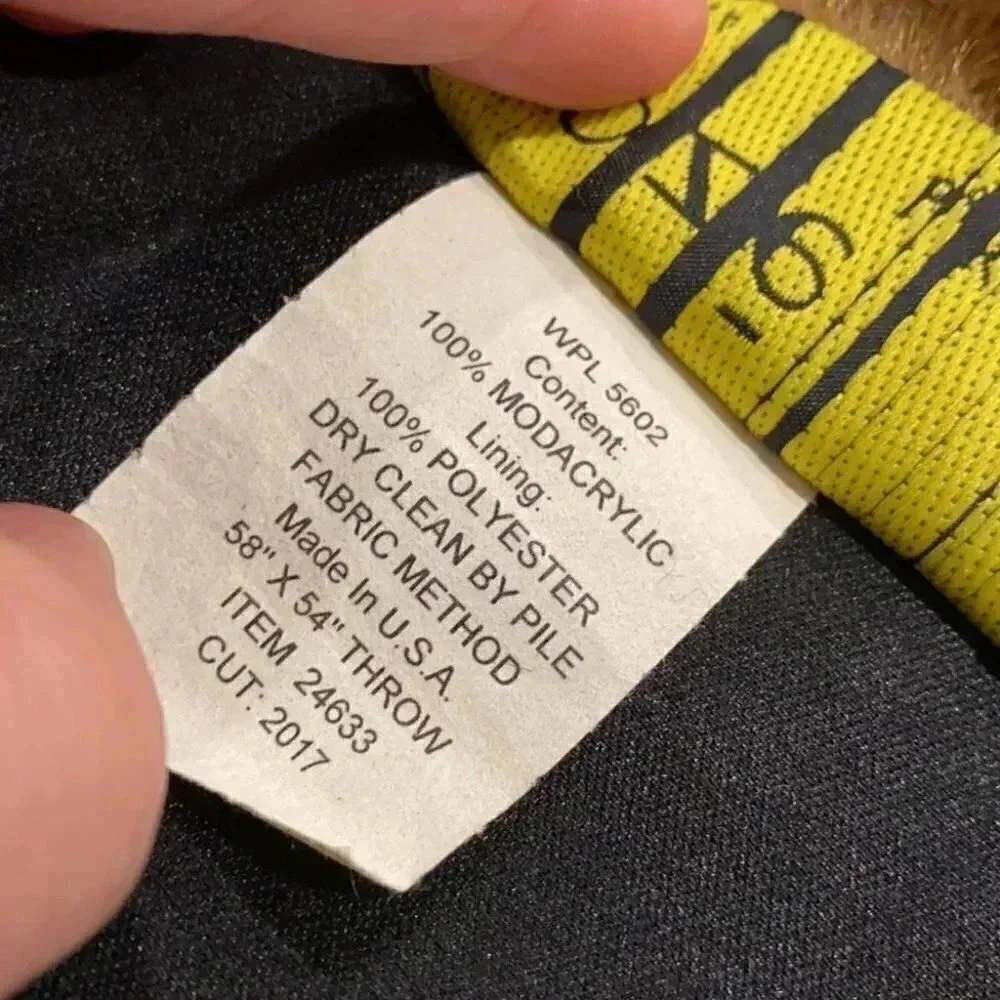 Komitor brown throw