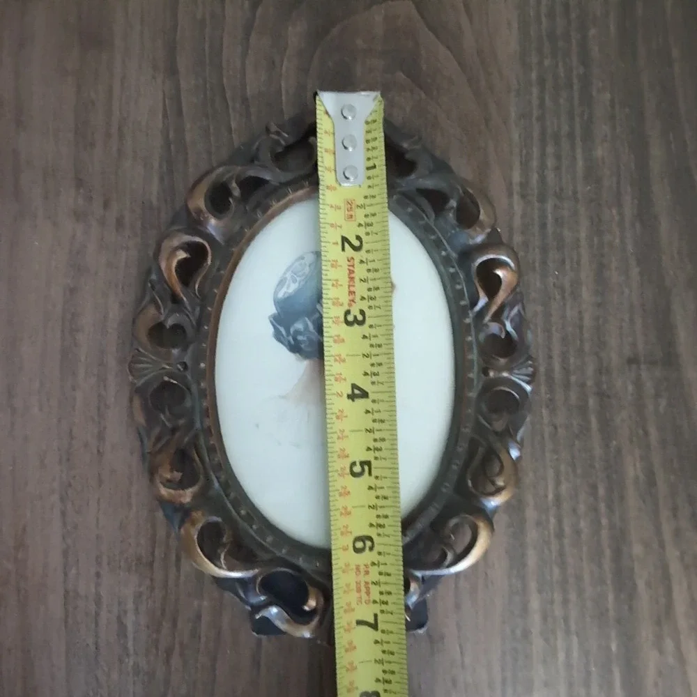 N/A ornate oval