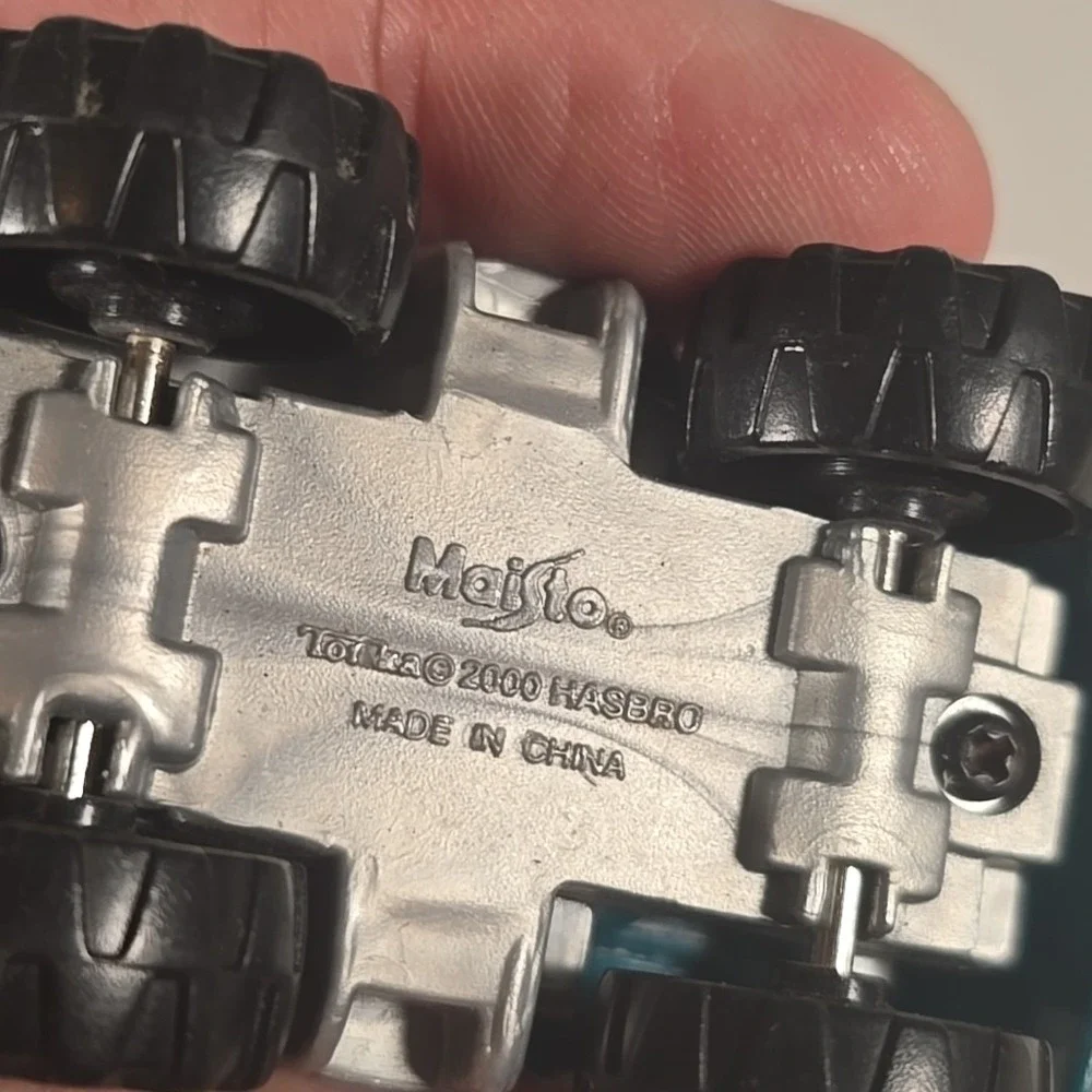 Tonka color features