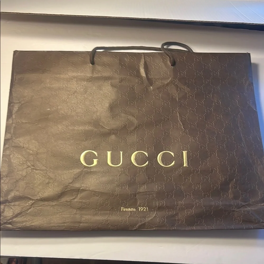 Gucci elegant shopping