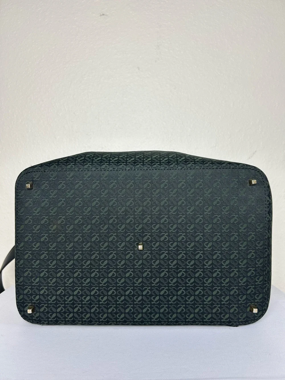 Loewe authentic vanity