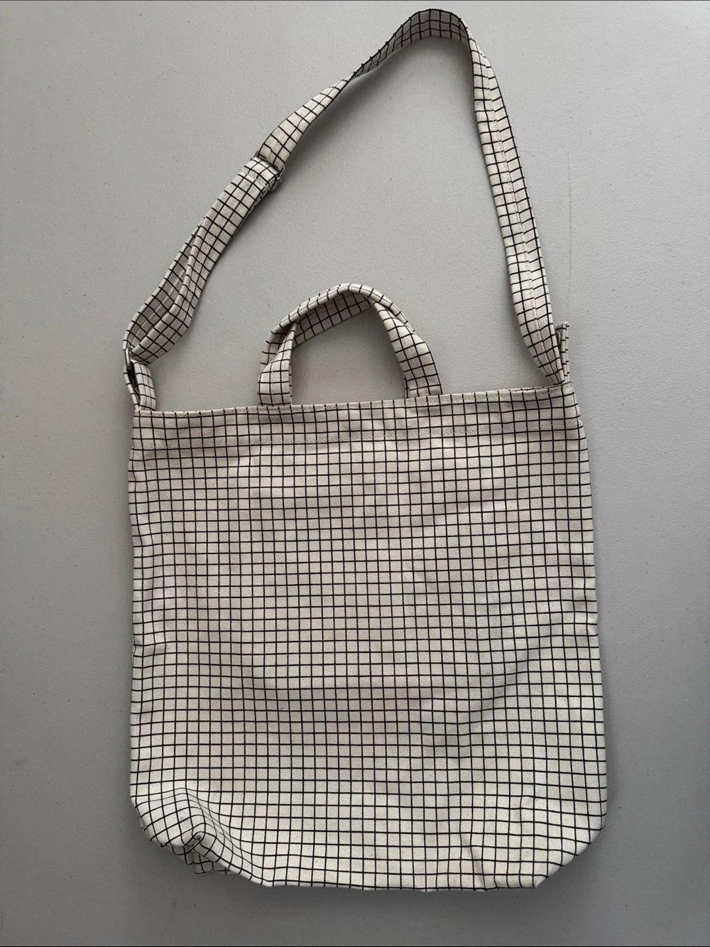 BAGGU Cream and Black Grid Messenger Tote