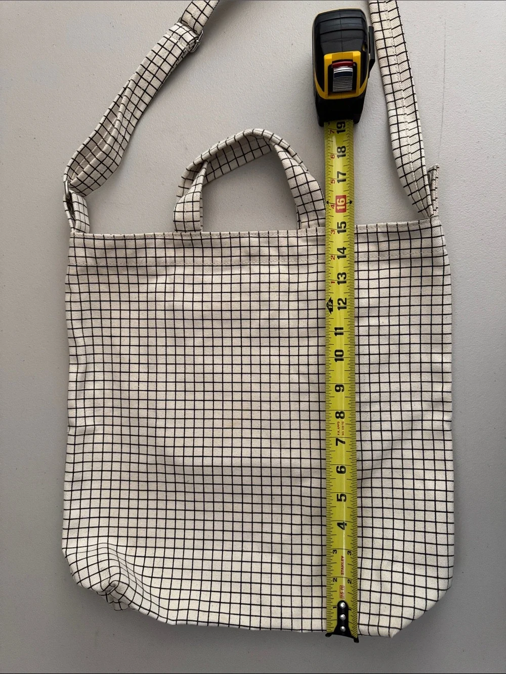 BAGGU lightweight messenger