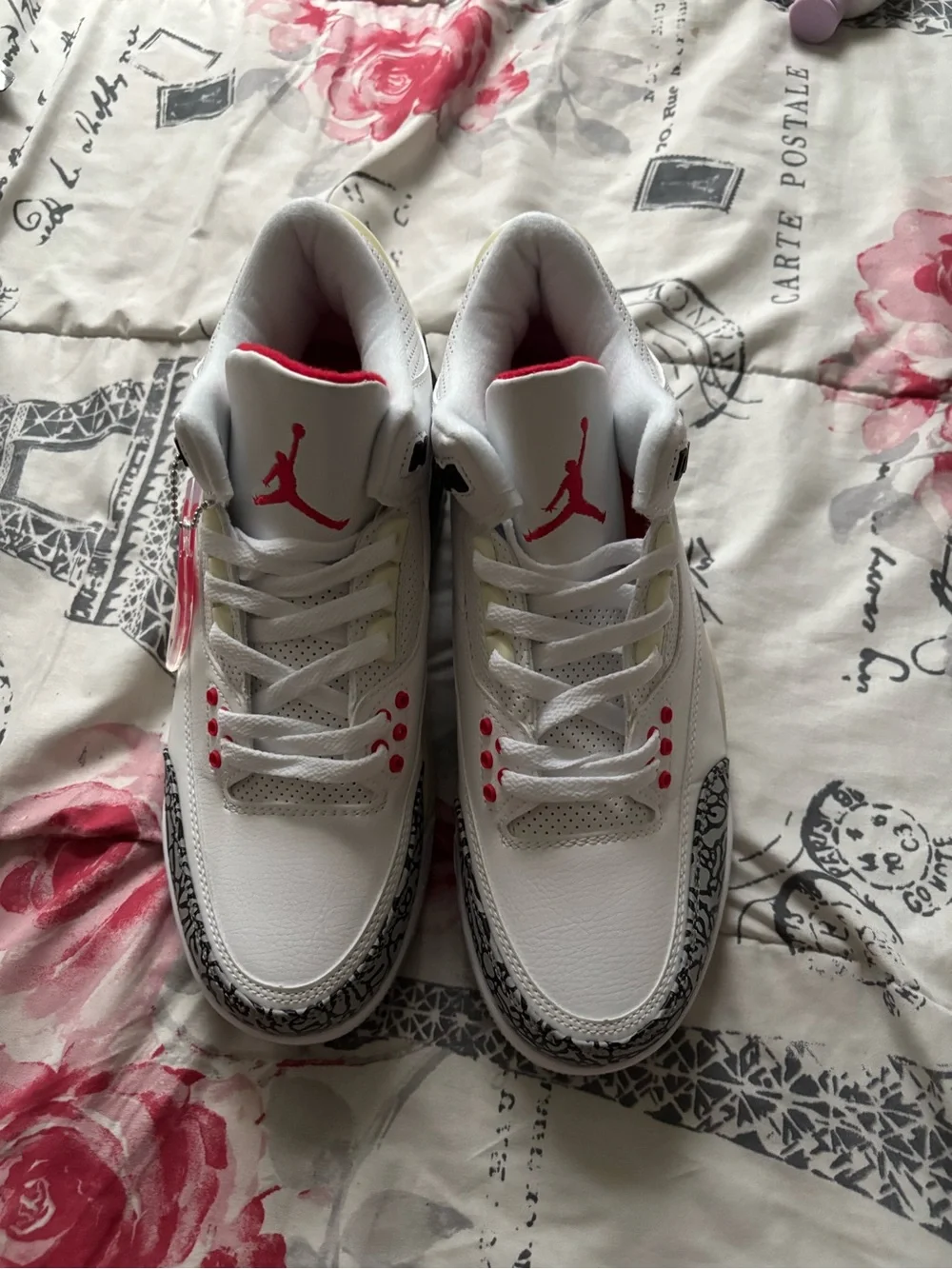 Jordan Men’s White and Red Retro Basketball Sneakers