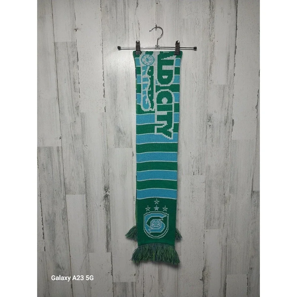 Ruffneck Scarves measures approximately