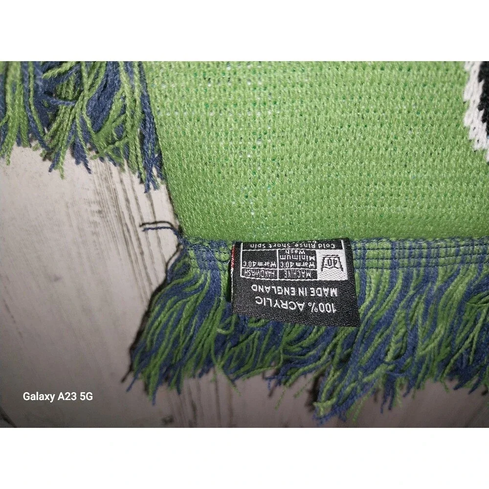 Ruffneck Scarves measures approximately