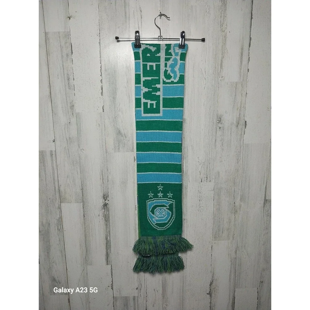 Ruffneck Scarves measures approximately