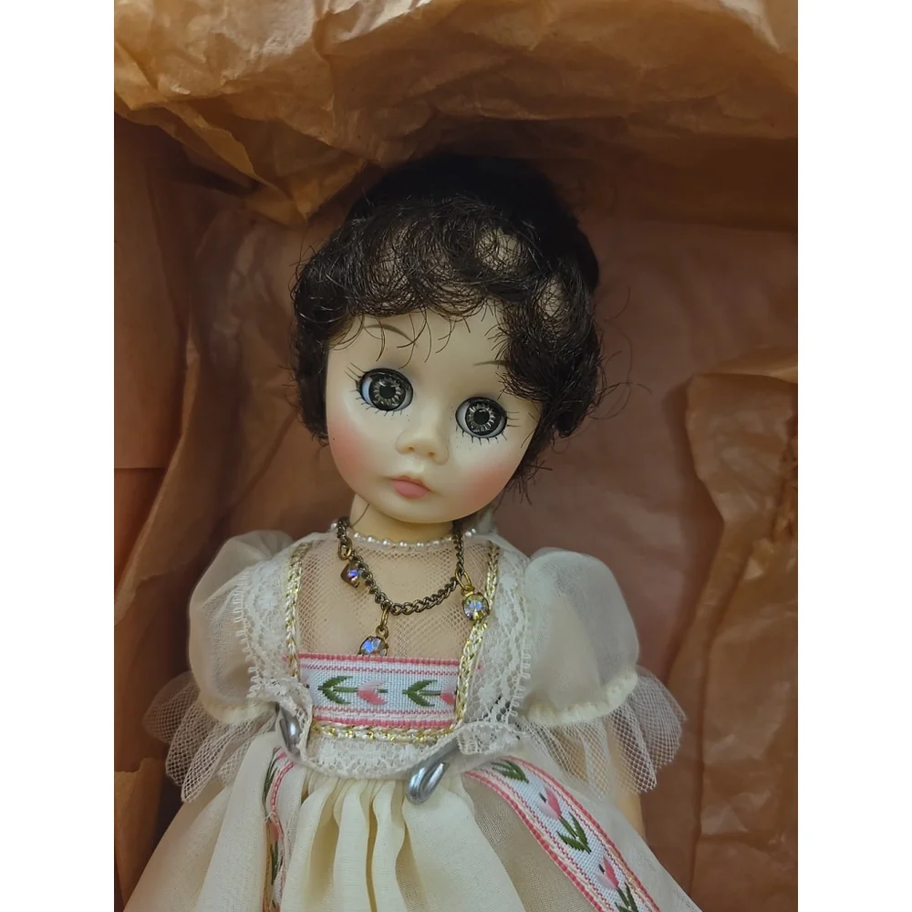 Madame Alexander 12 madame