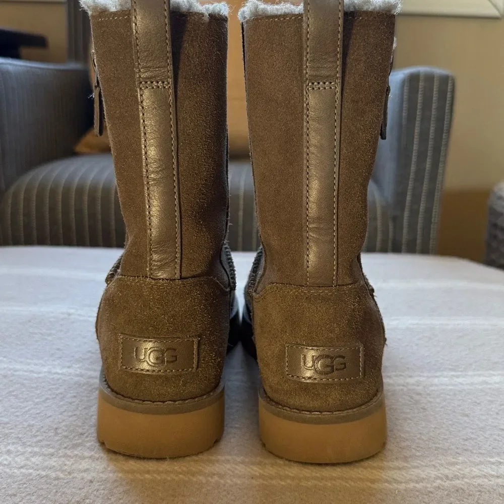UGG classic zip