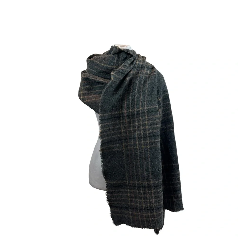 Zara Brand Plaid Blanket Scarf Size Medium‎ Appr 80x32”