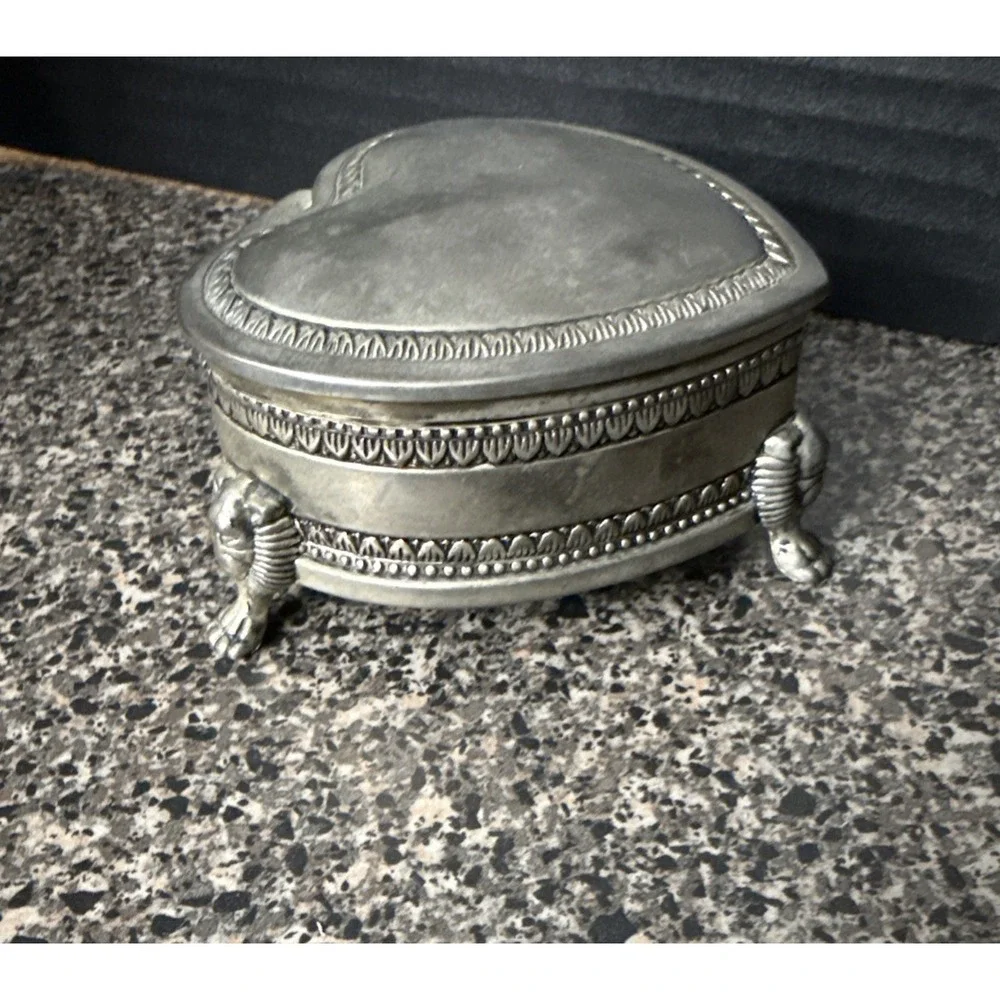 Vintage Victorian-Style Heart Jewelry Box Silver-Tone Lion Head Feet‎ 4