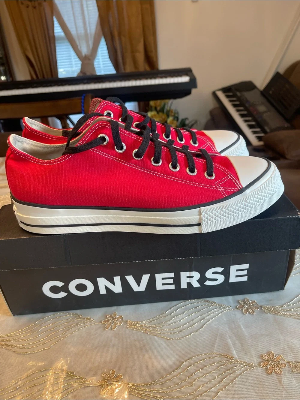 Converse low top