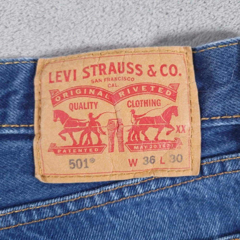 Levi's 501 Jeans Mens 36x30 (Fits 34x28) Blue‎ Button Fly Straight Leg Denim