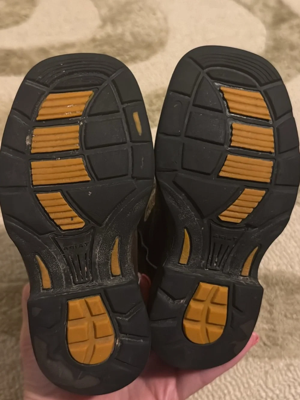 Ariat kids pull