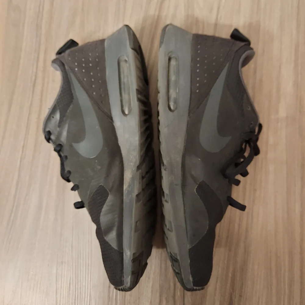 Nike air max tavas in triple black