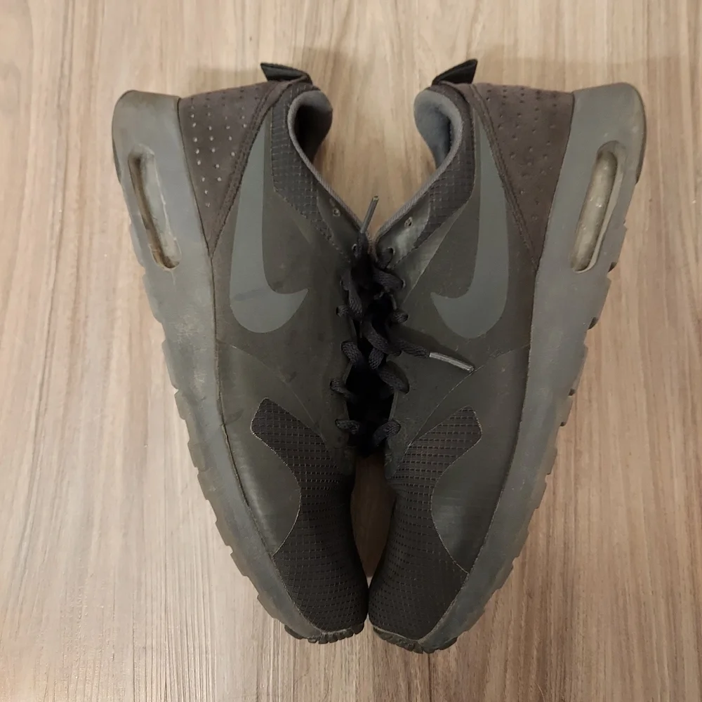Nike air max tavas in triple black