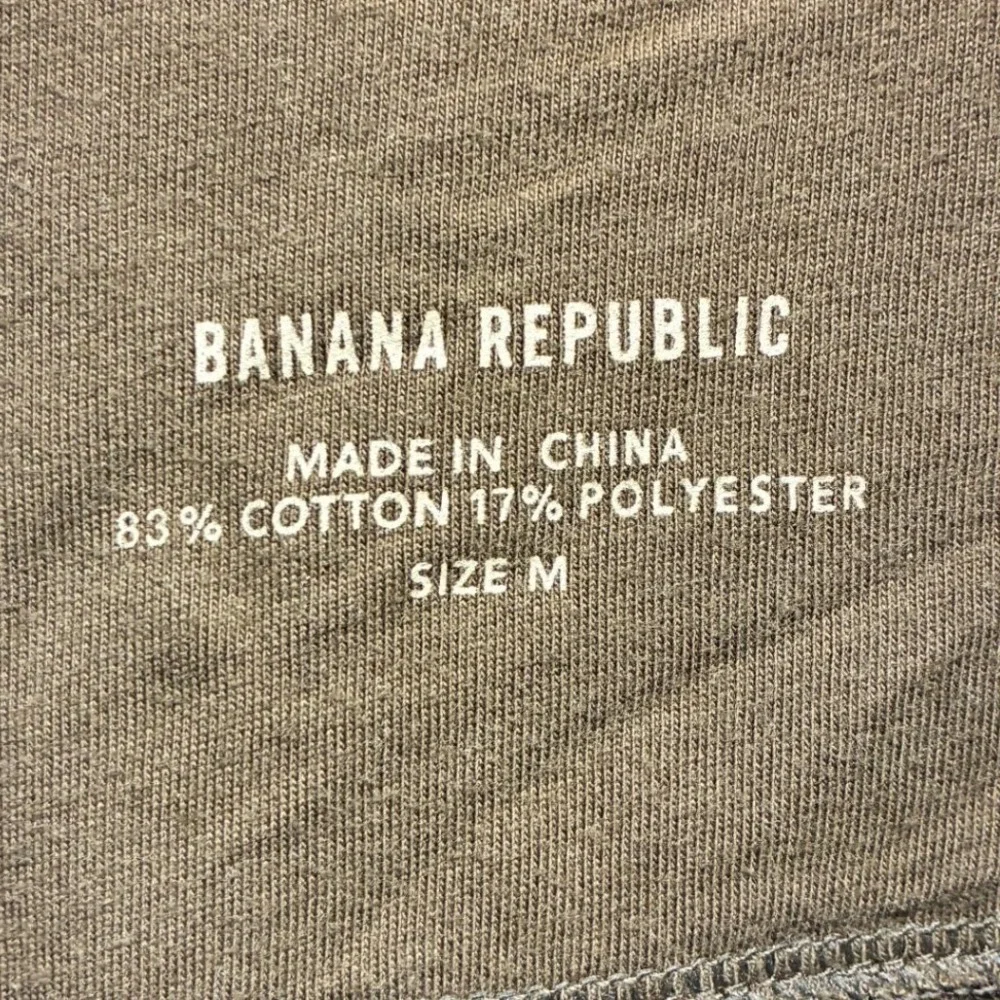 Banana Republic no visible