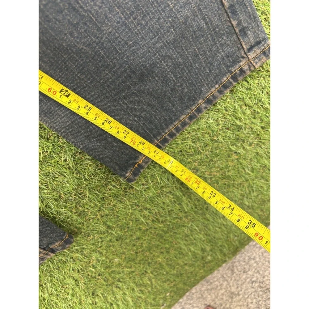 Levis shop confidence