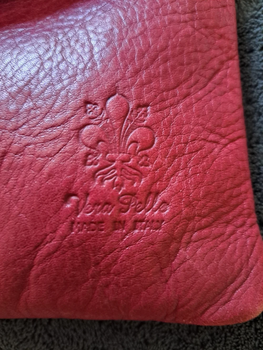 Vera Pelle compact crossbody