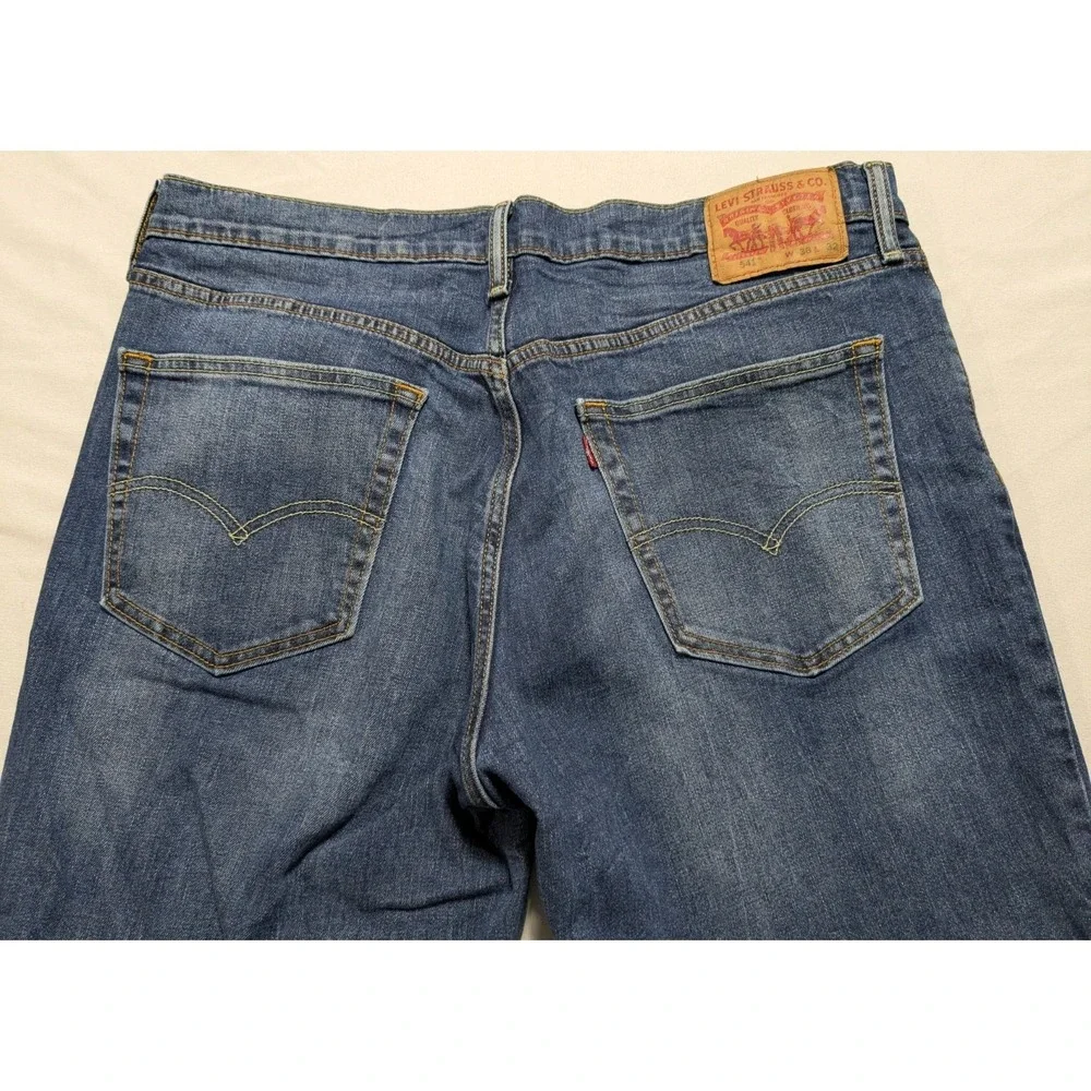 Levis levis 541