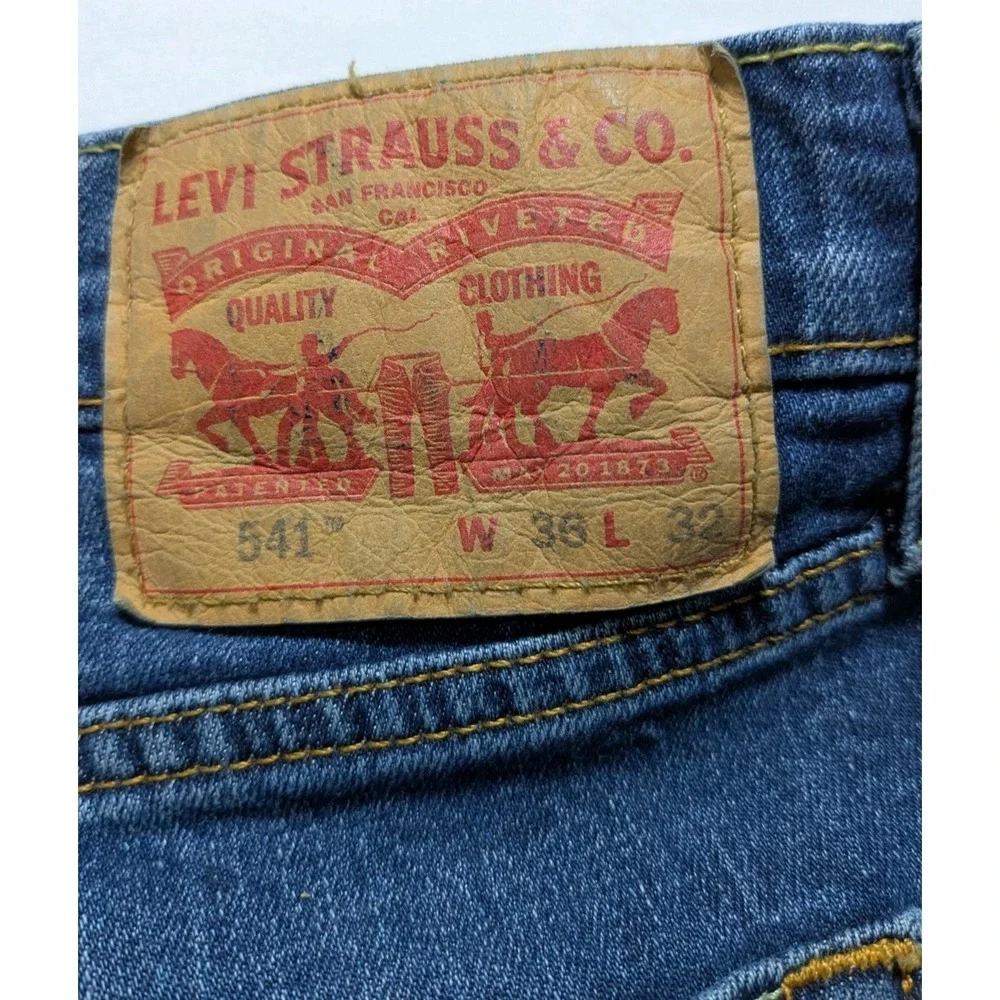 Levis levis 541